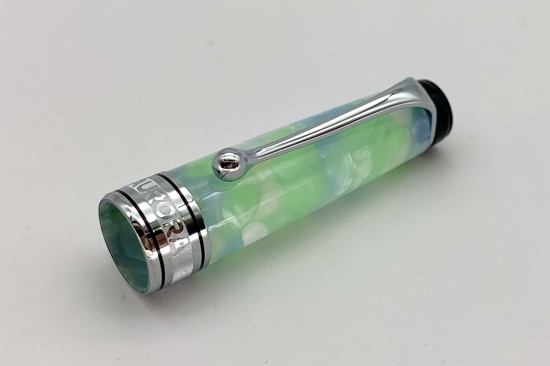 AuroraLimitedEditionOptimaCaleidoscopioLuceVerdeFountainPen_M